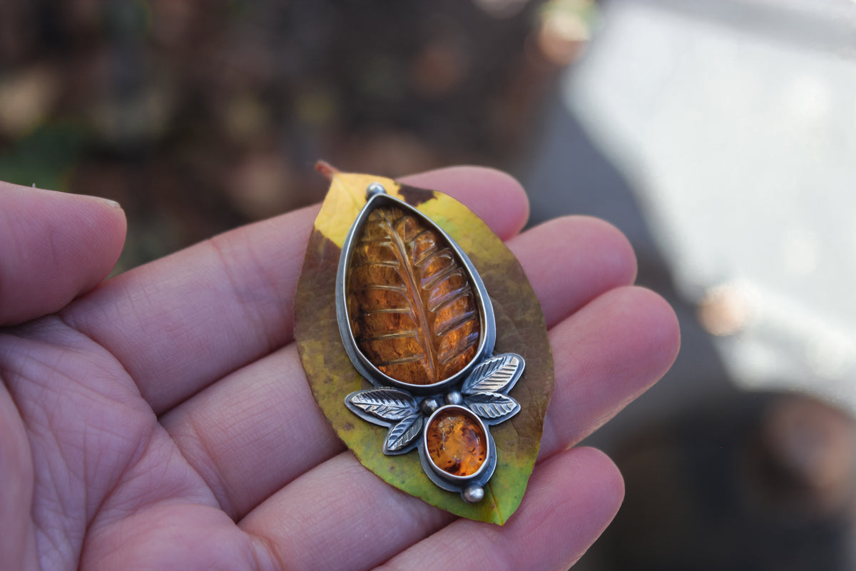Dancing Leaf Ring